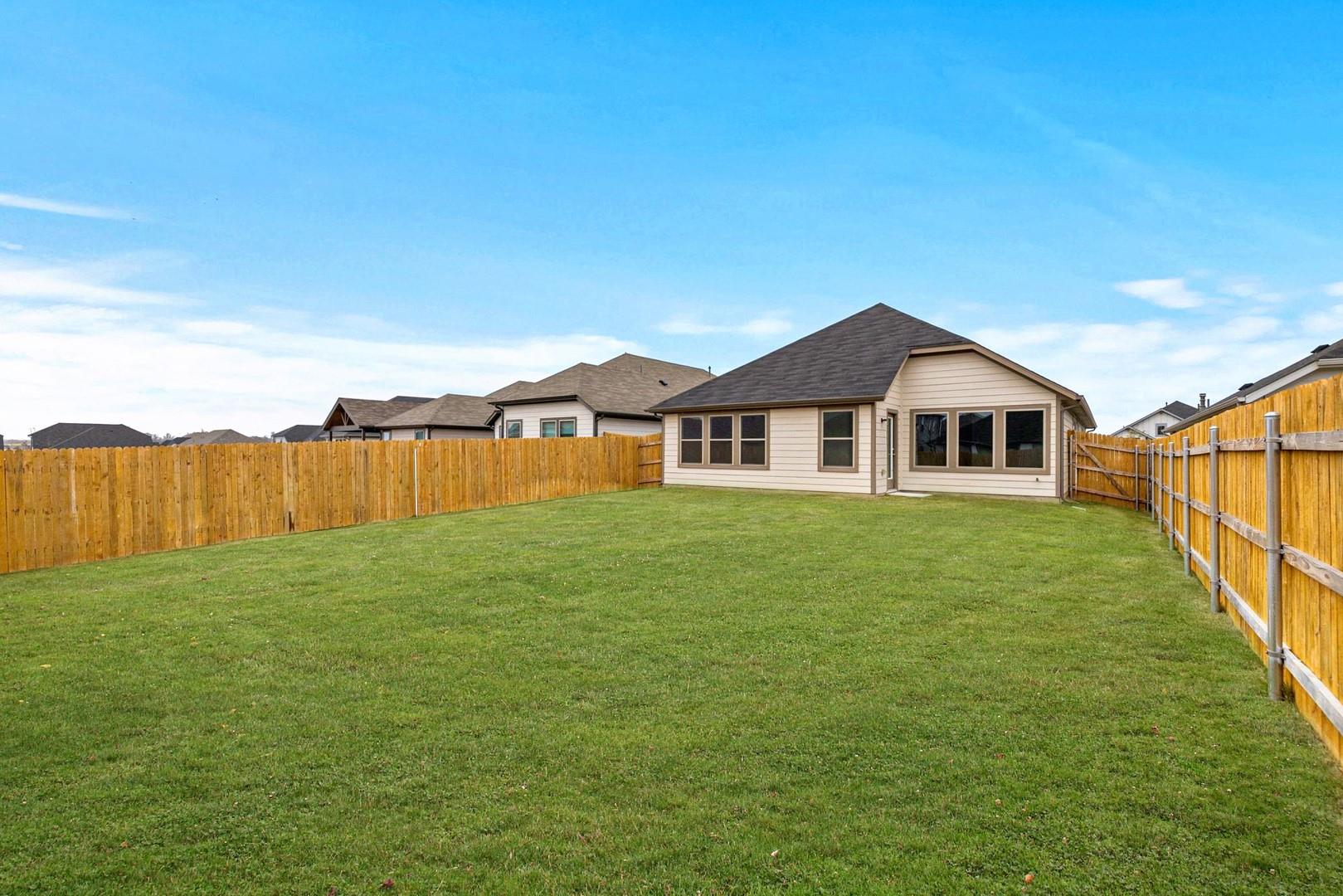 200 Hidalgo Ln, Elgin, TX 78621