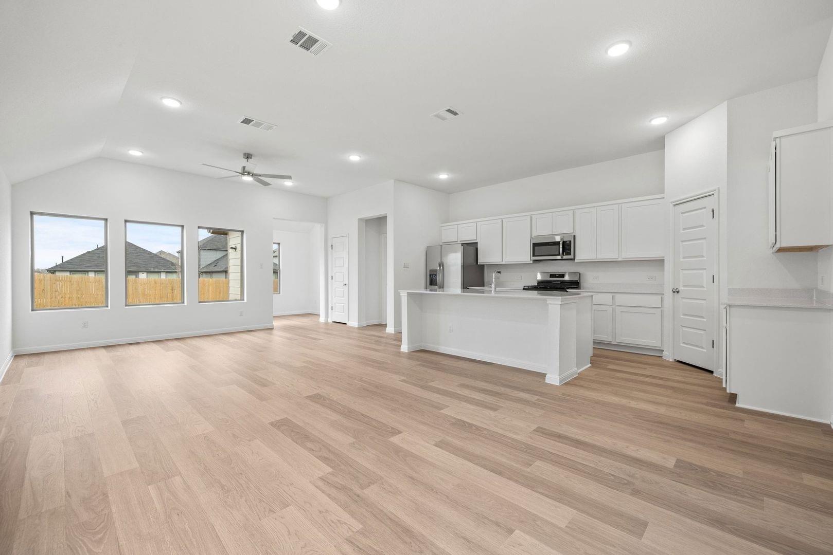 200 Hidalgo Ln, Elgin, TX 78621