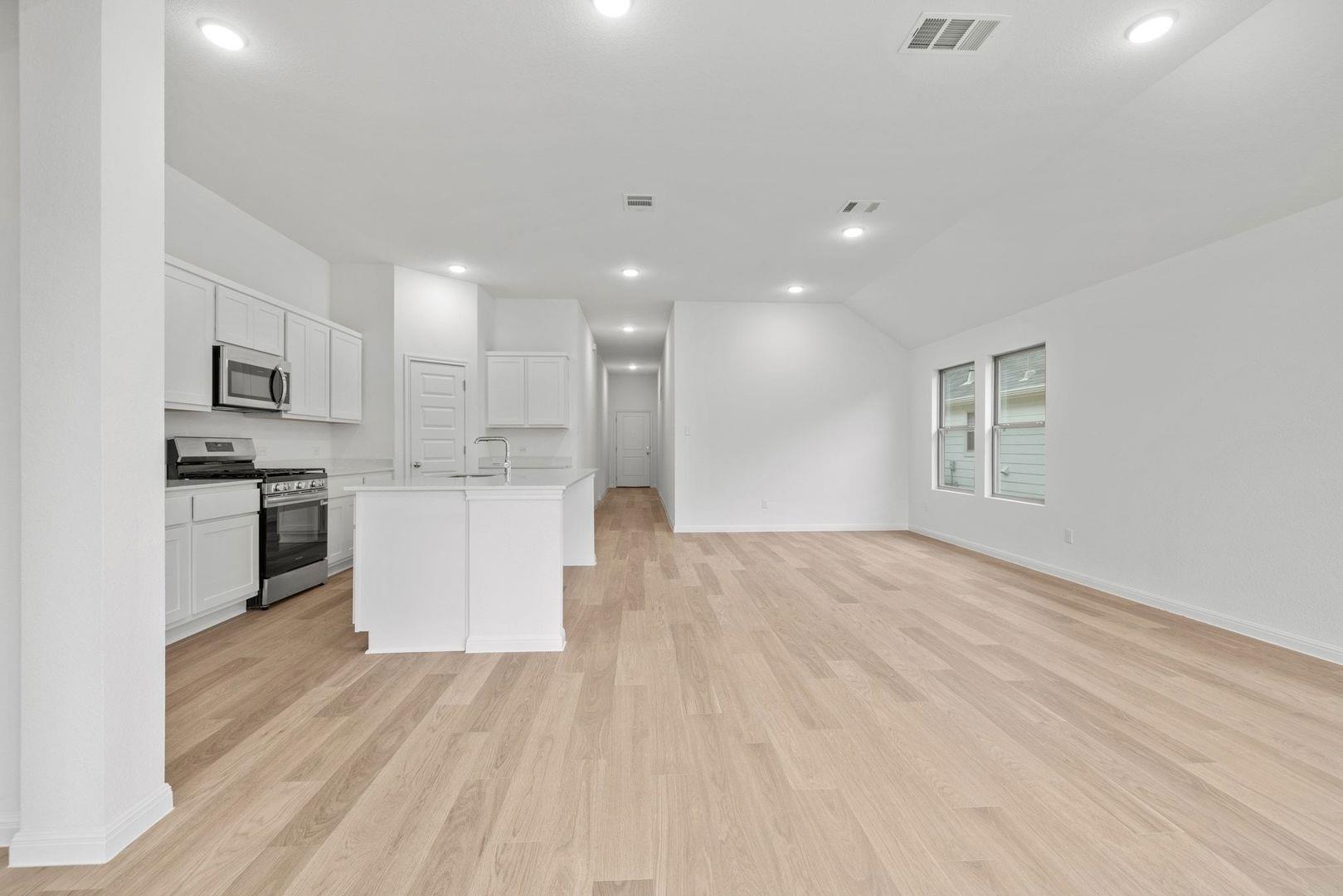 200 Hidalgo Ln, Elgin, TX 78621