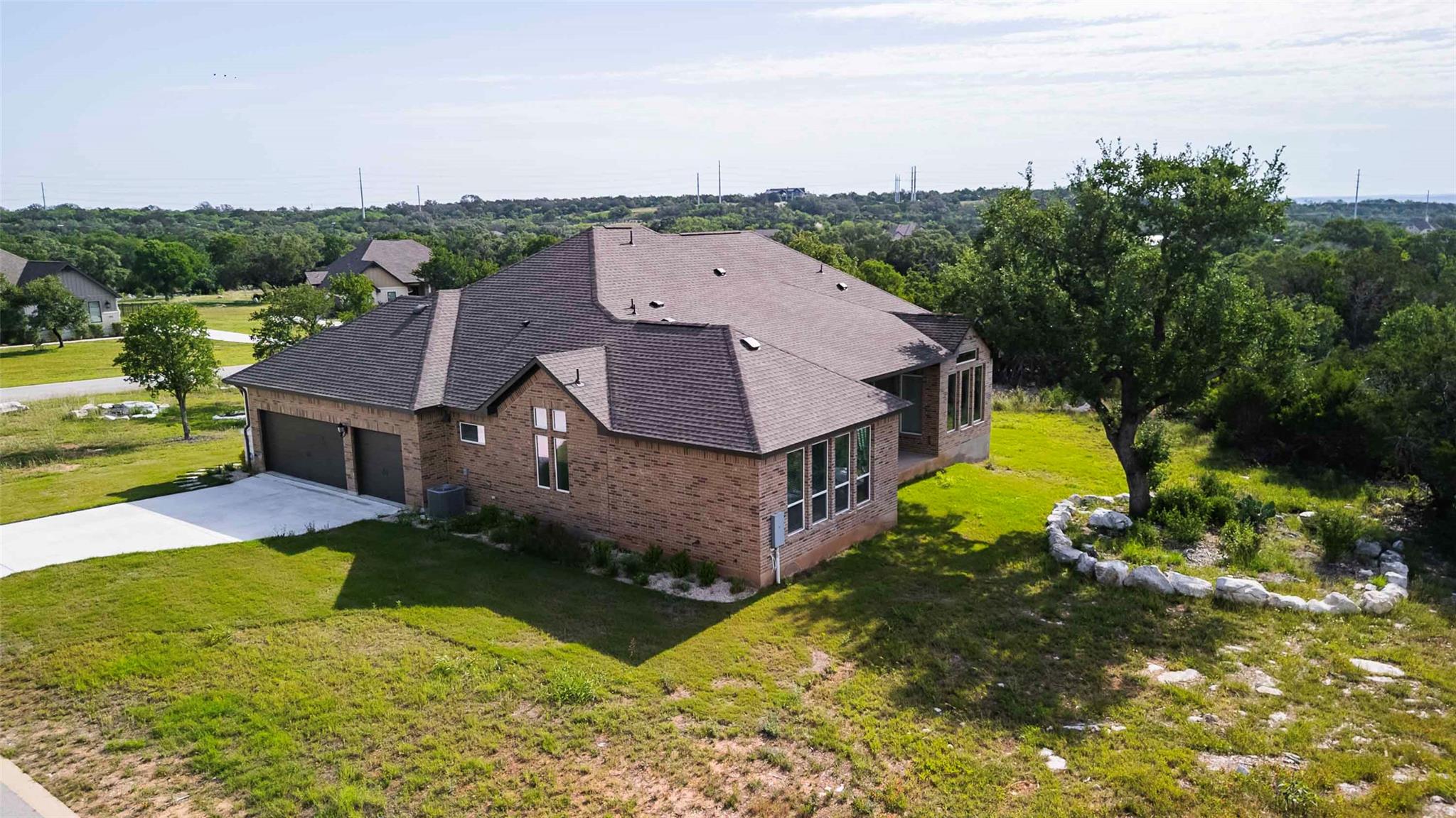 101 Woodstock Cir, Spicewood, TX 78669