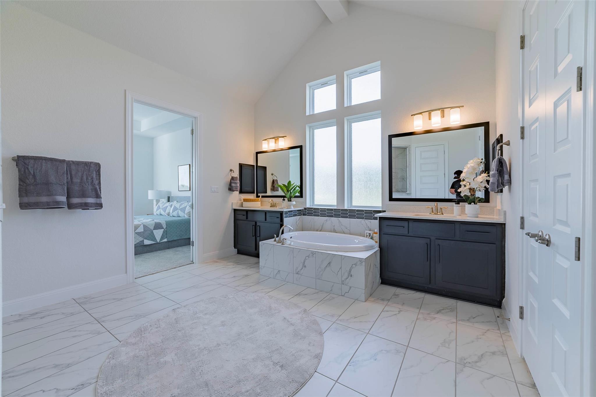 101 Woodstock Cir, Spicewood, TX 78669