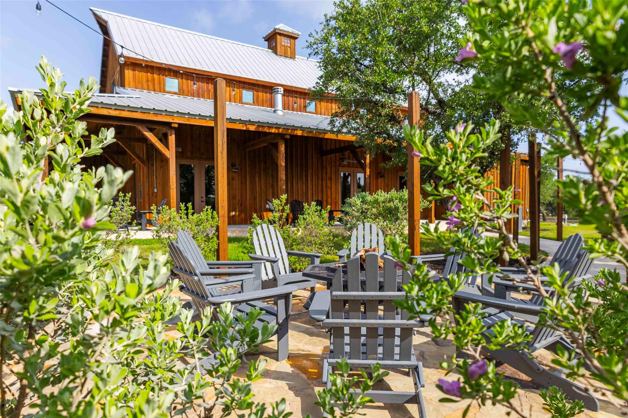 101 Woodstock Cir, Spicewood, TX 78669