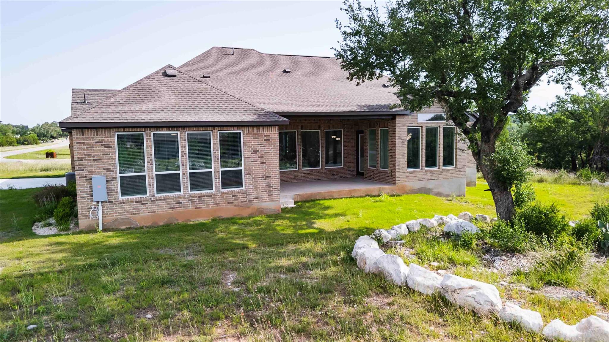 101 Woodstock Cir, Spicewood, TX 78669