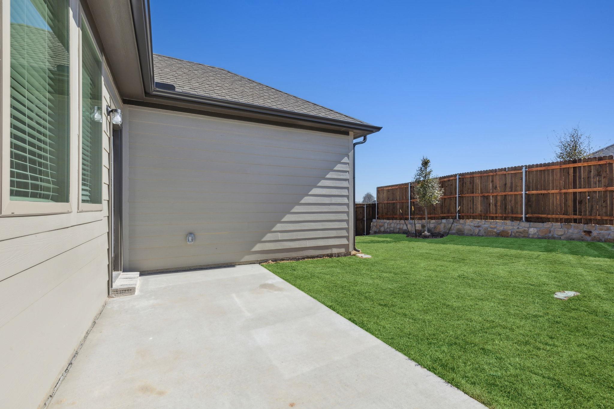 292 Bendecido Loop, Elgin, TX 78621