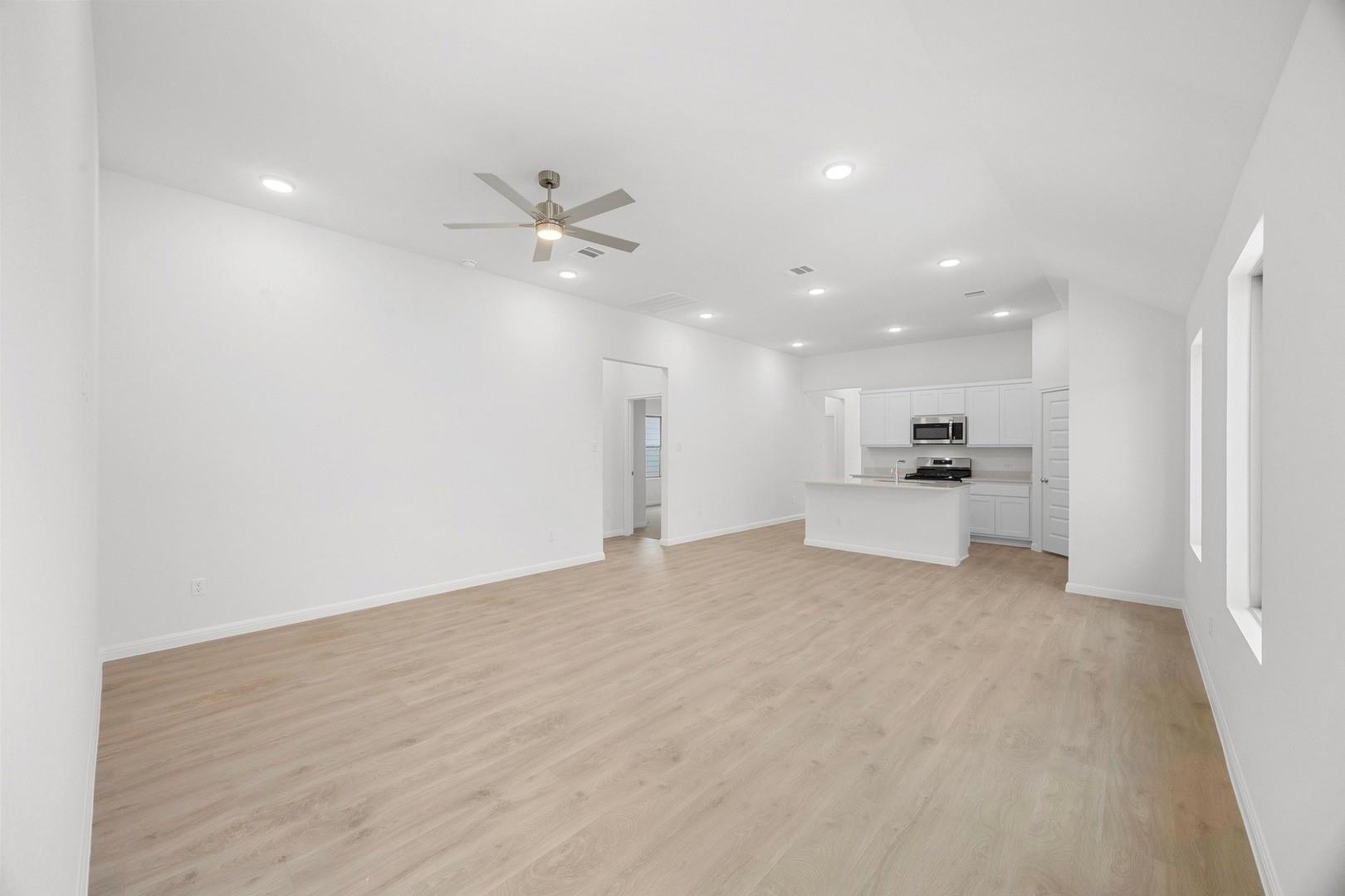 298 Bendecido Loop, Elgin, TX 78621