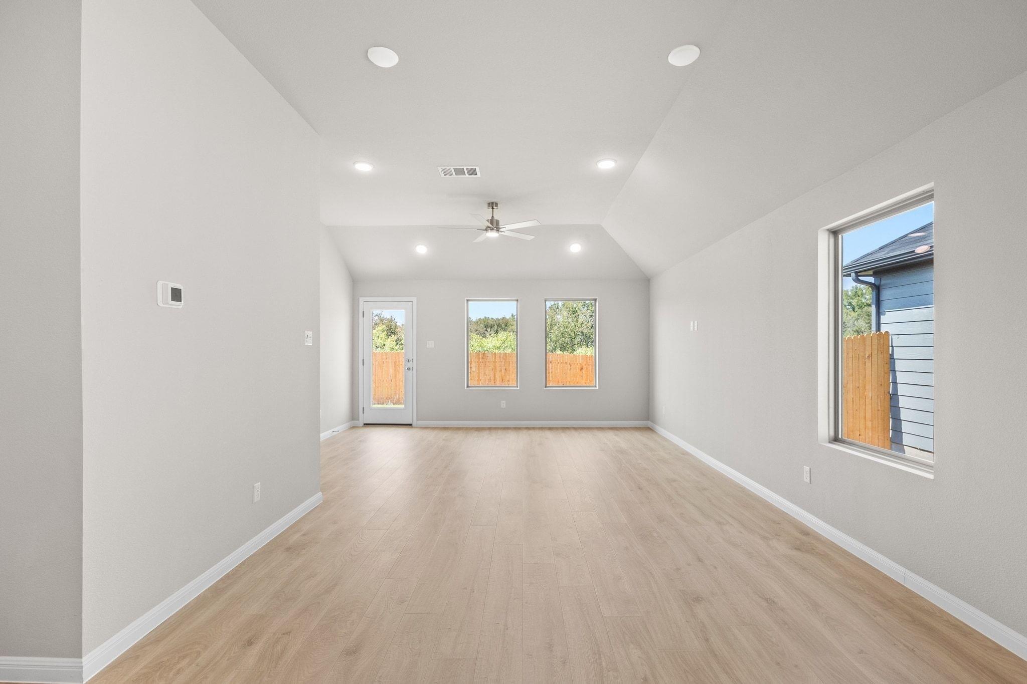 284 Bendecido Loop, Elgin, TX 78621