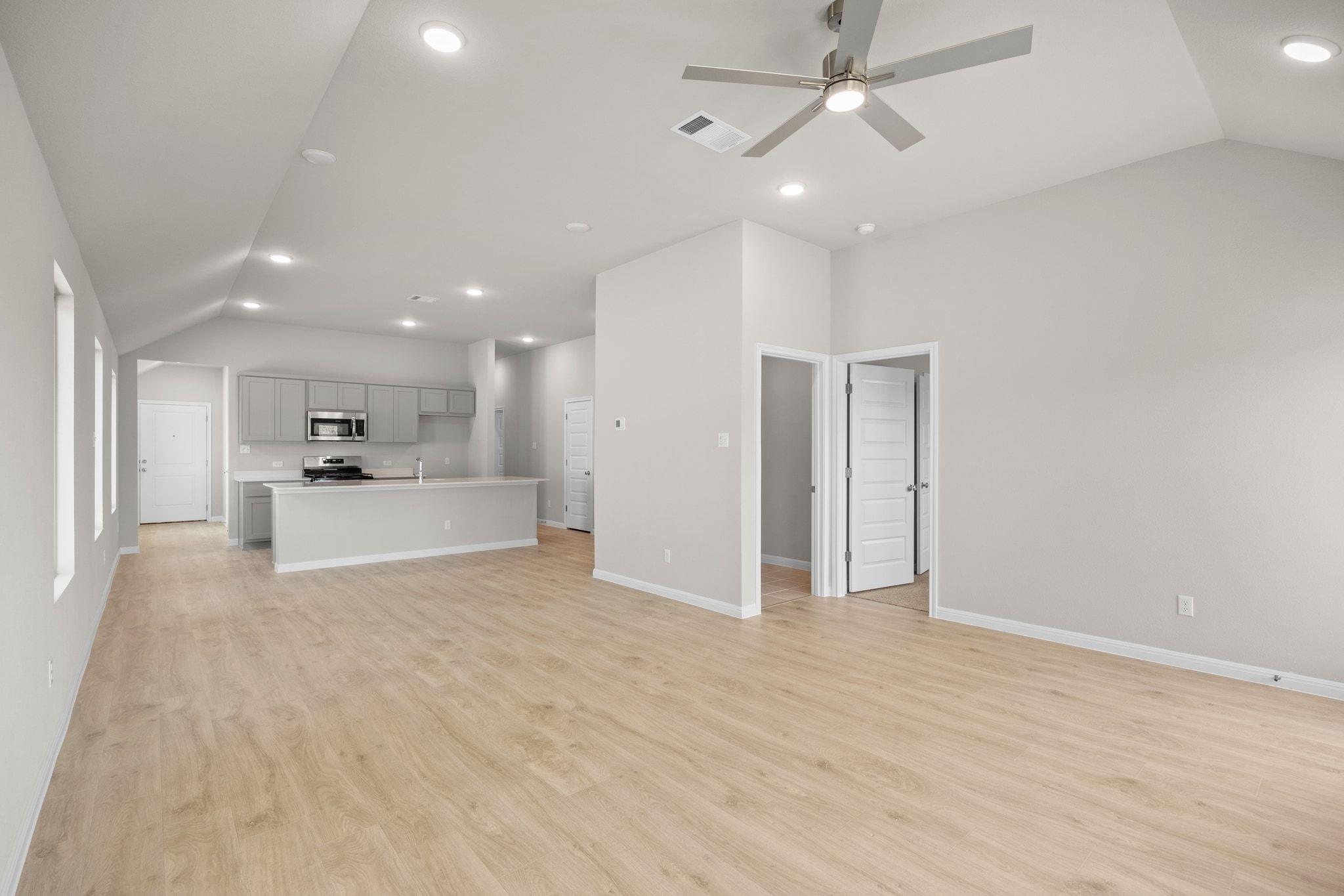 284 Bendecido Loop, Elgin, TX 78621