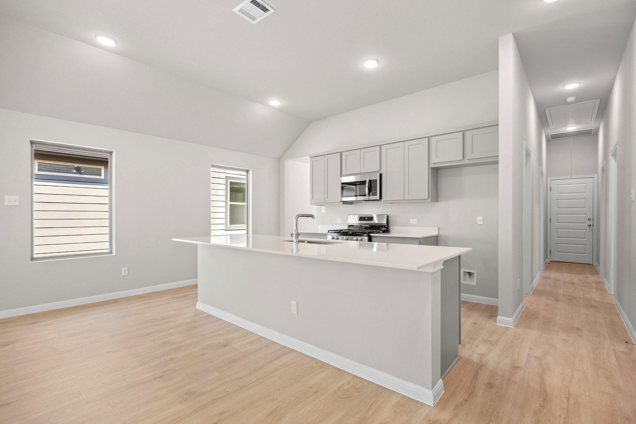 284 Bendecido Loop, Elgin, TX 78621