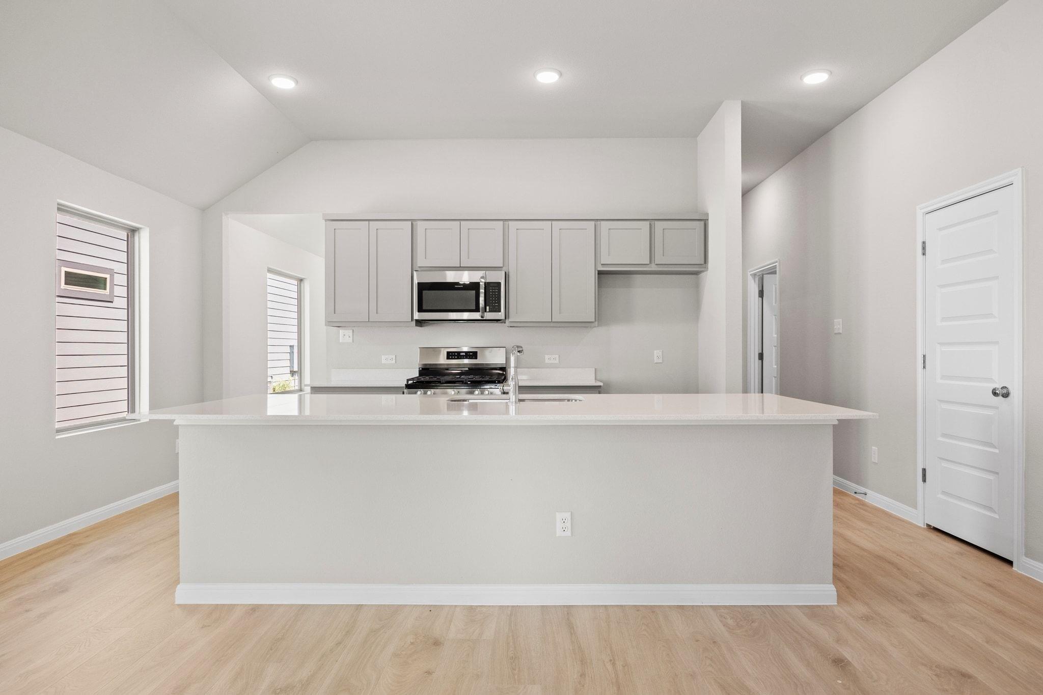 284 Bendecido Loop, Elgin, TX 78621