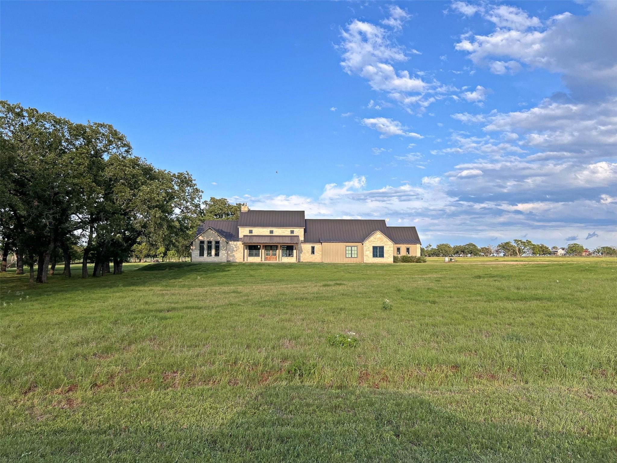 1402 Countryside Bnd, Fredericksburg, TX 78624