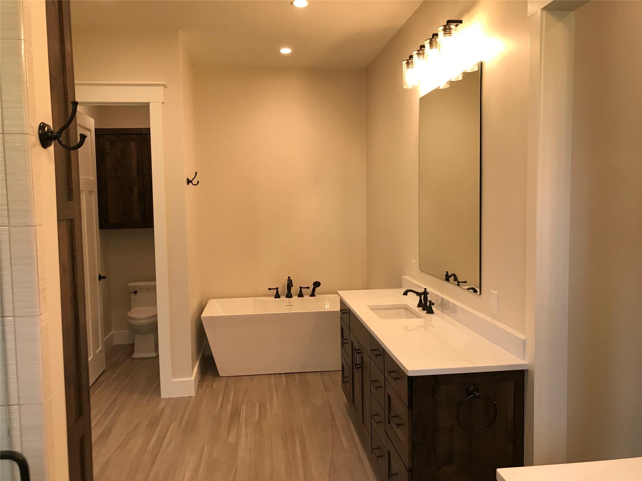 1402 Countryside Bnd, Fredericksburg, TX 78624