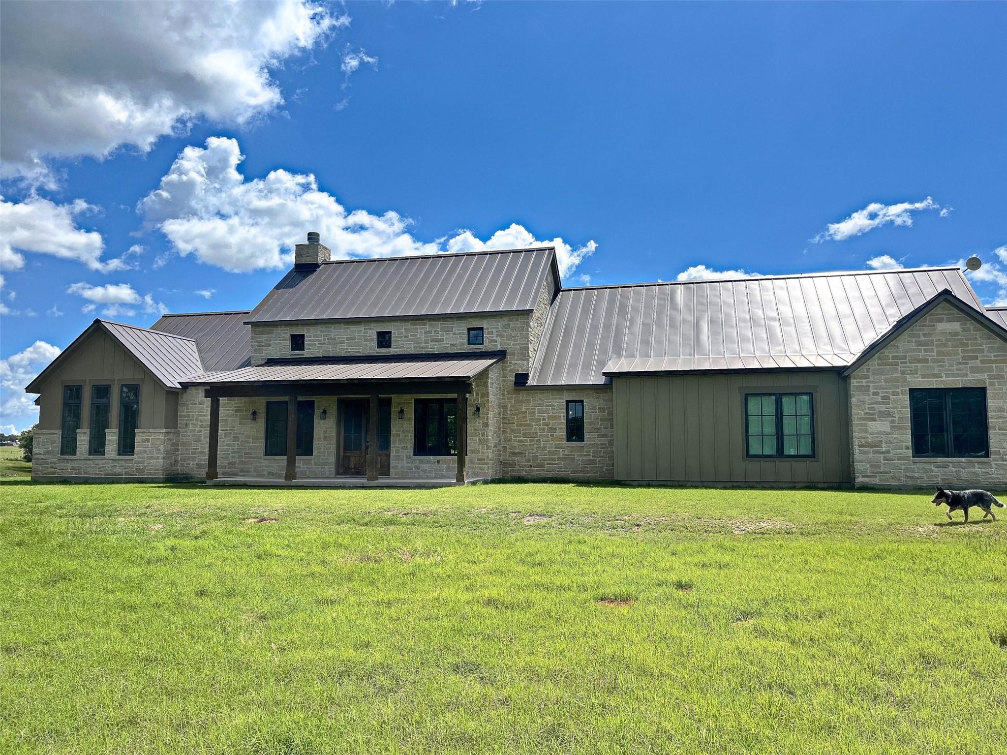 1402 Countryside Bnd, Fredericksburg, TX 78624
