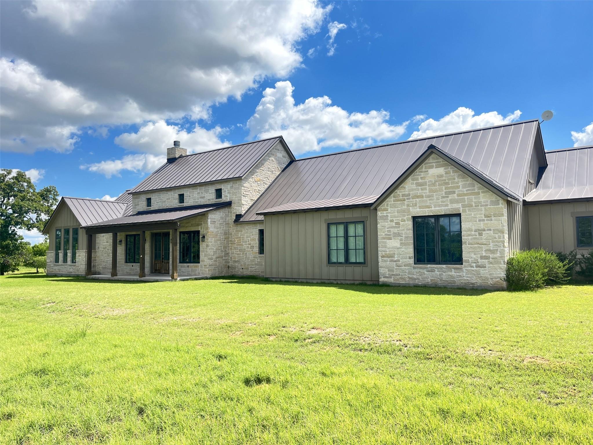 1402 Countryside Bnd, Fredericksburg, TX 78624