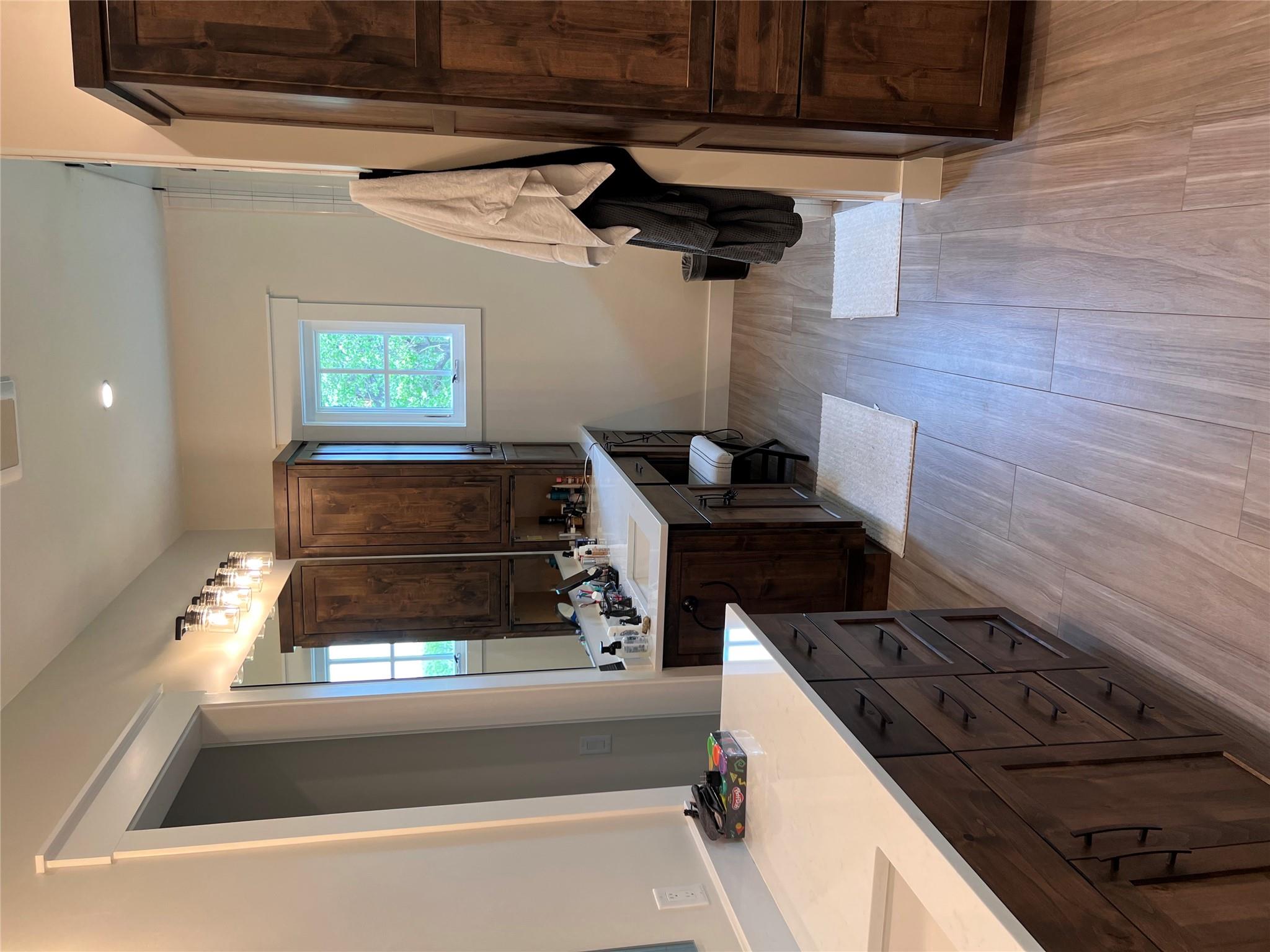 1402 Countryside Bnd, Fredericksburg, TX 78624