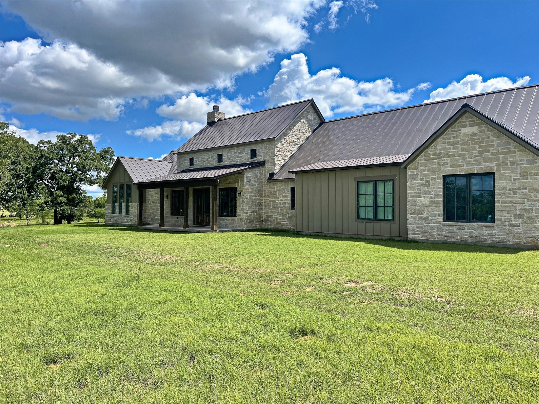 1402 Countryside Bnd, Fredericksburg, TX 78624