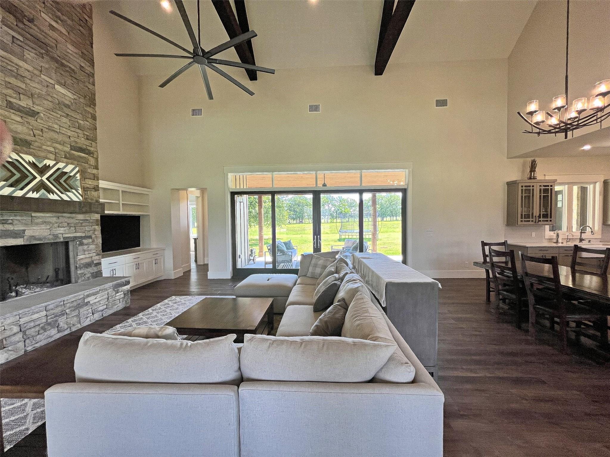 1402 Countryside Bnd, Fredericksburg, TX 78624