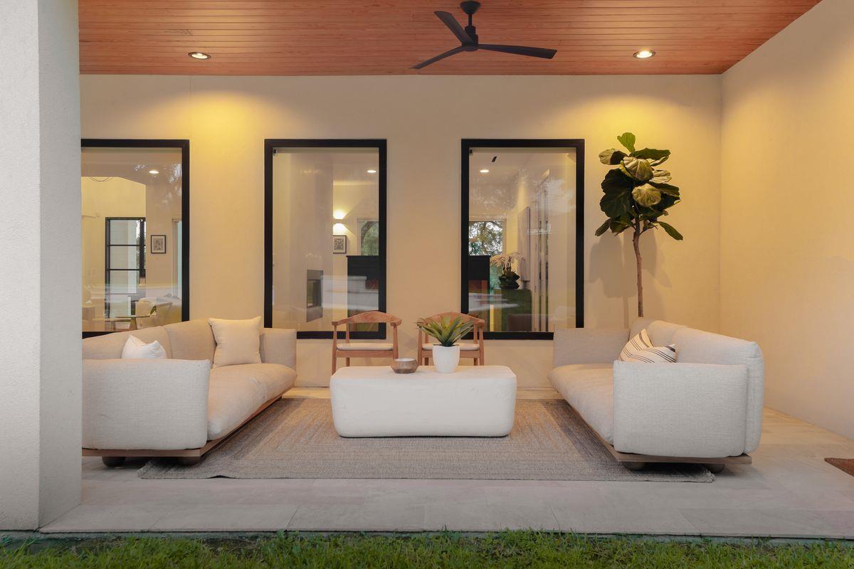 1800 Bay Hill Dr, Austin, TX 78746