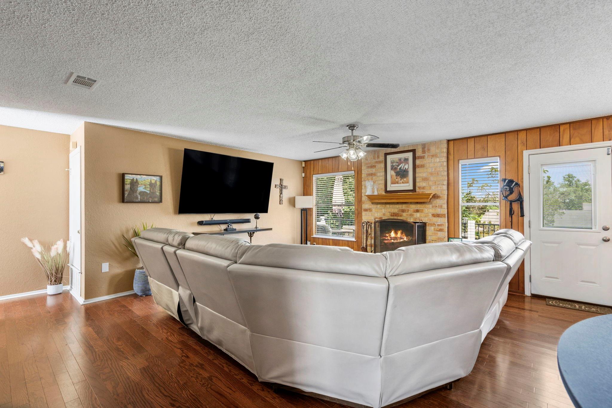 8559 Red Willow Dr, Austin, TX 78736