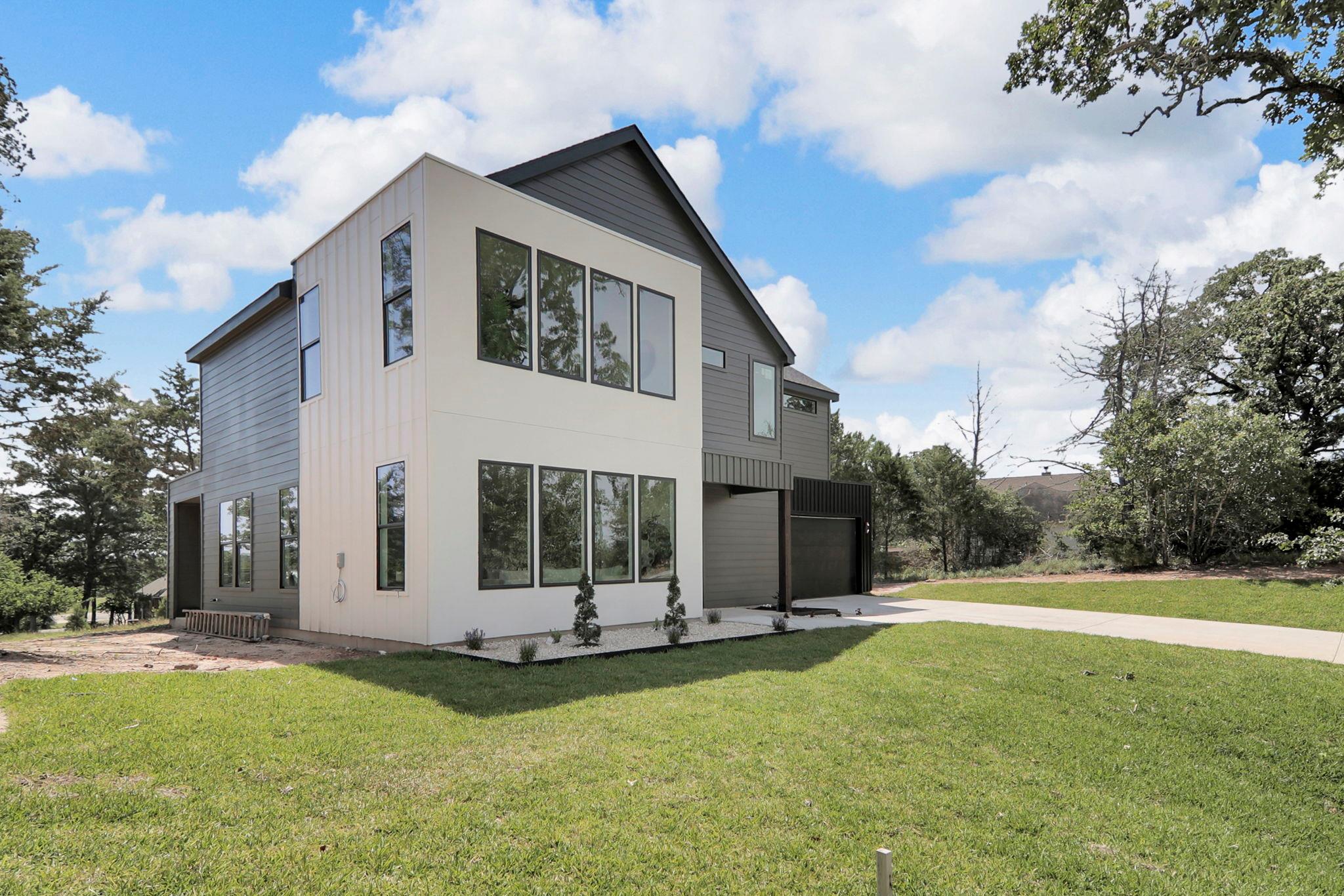 214 Ulupau Cir, Bastrop, TX 78602