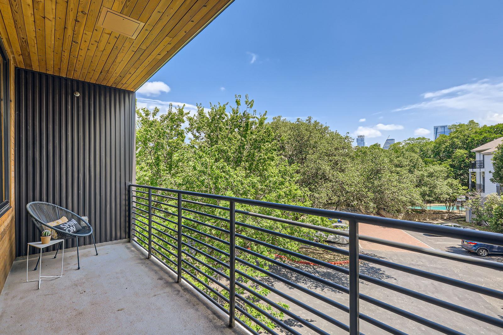 900 S 1st St # 212, Austin, TX 78704