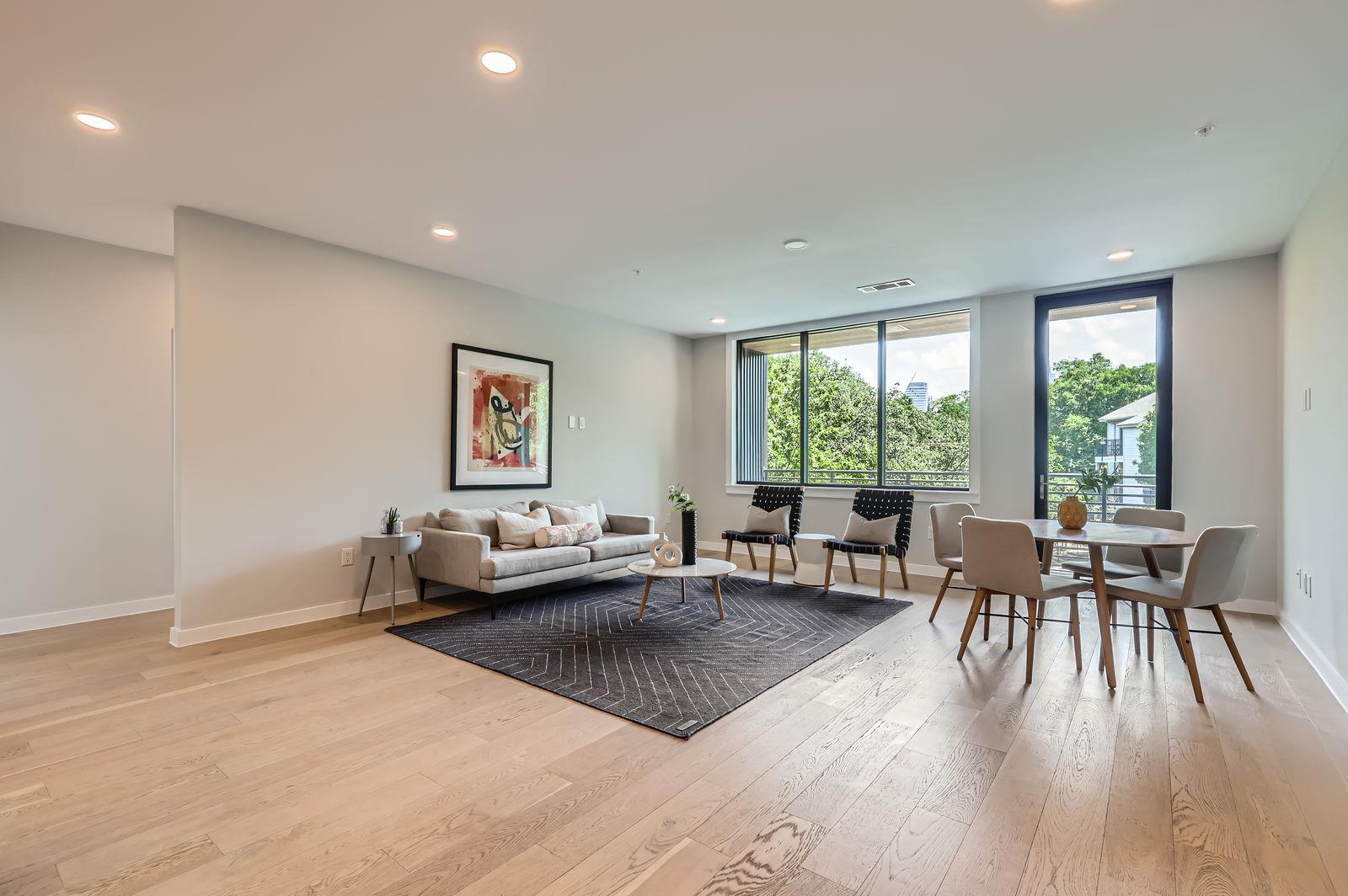 900 S 1st St # 212, Austin, TX 78704