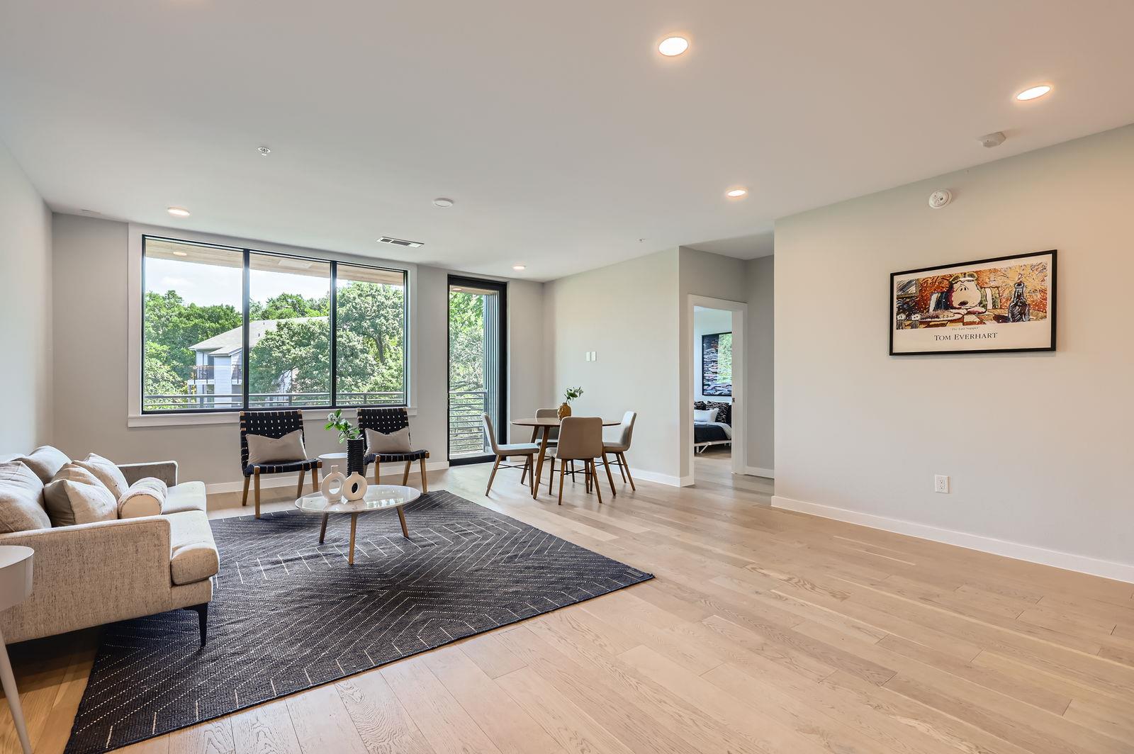 900 S 1st St # 212, Austin, TX 78704