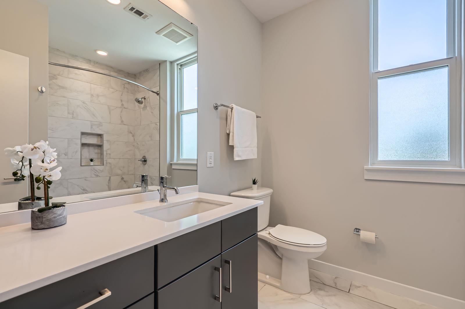 900 S 1st St # 212, Austin, TX 78704