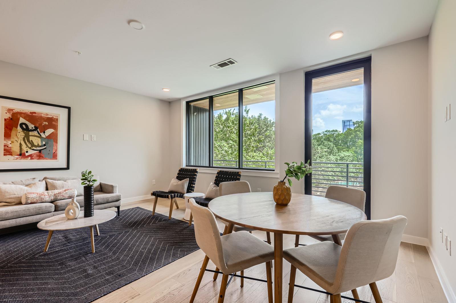 900 S 1st St # 212, Austin, TX 78704