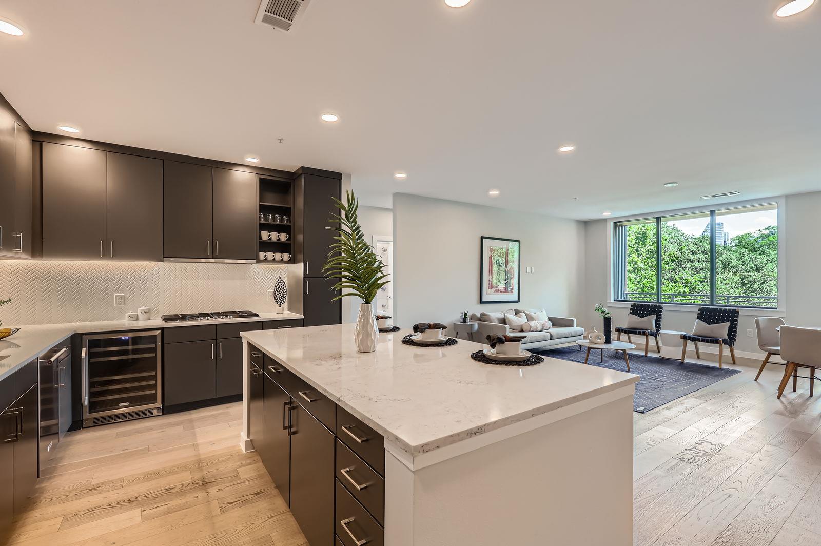 900 S 1st St # 212, Austin, TX 78704