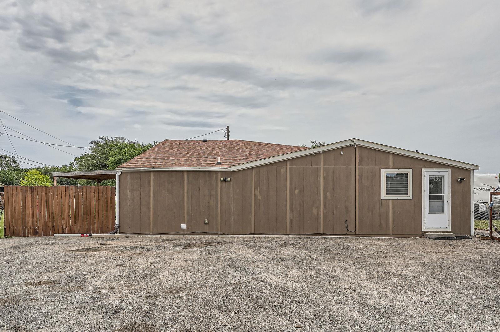 27 Blake Rd, Maxwell, TX 78656