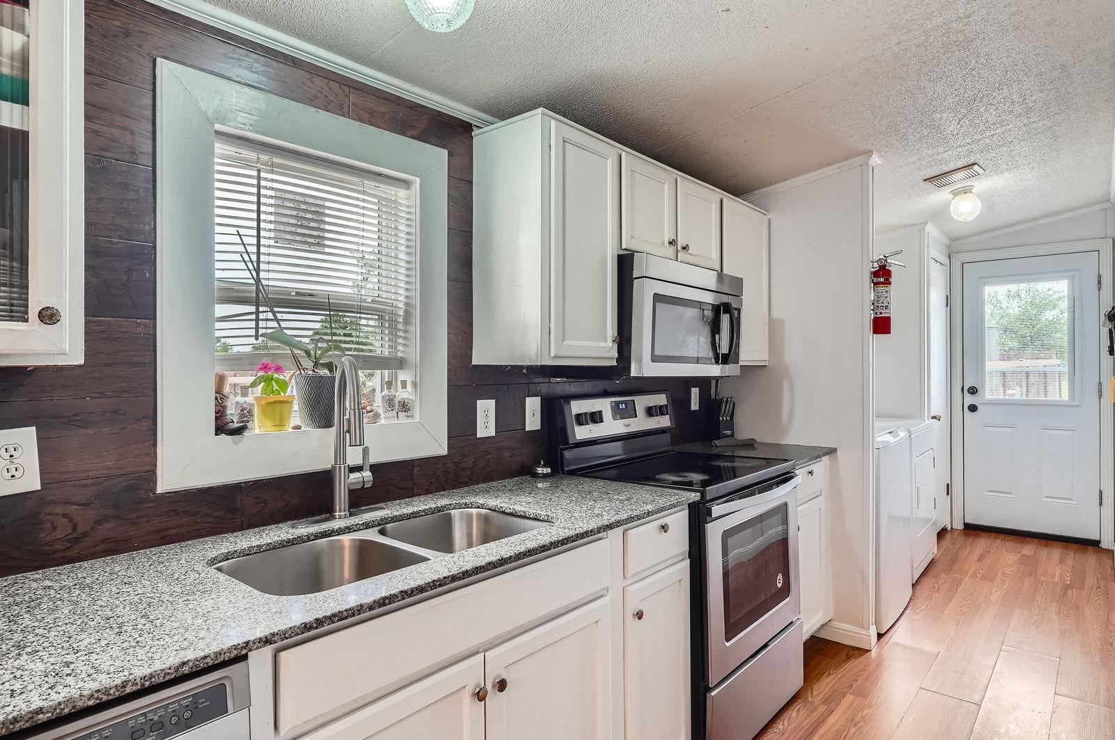 27 Blake Rd, Maxwell, TX 78656