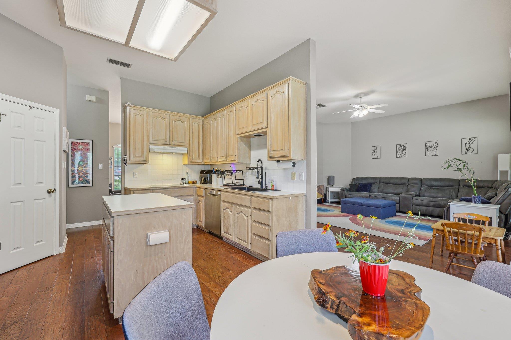 602 Leisurewoods Dr, Buda, TX 78610