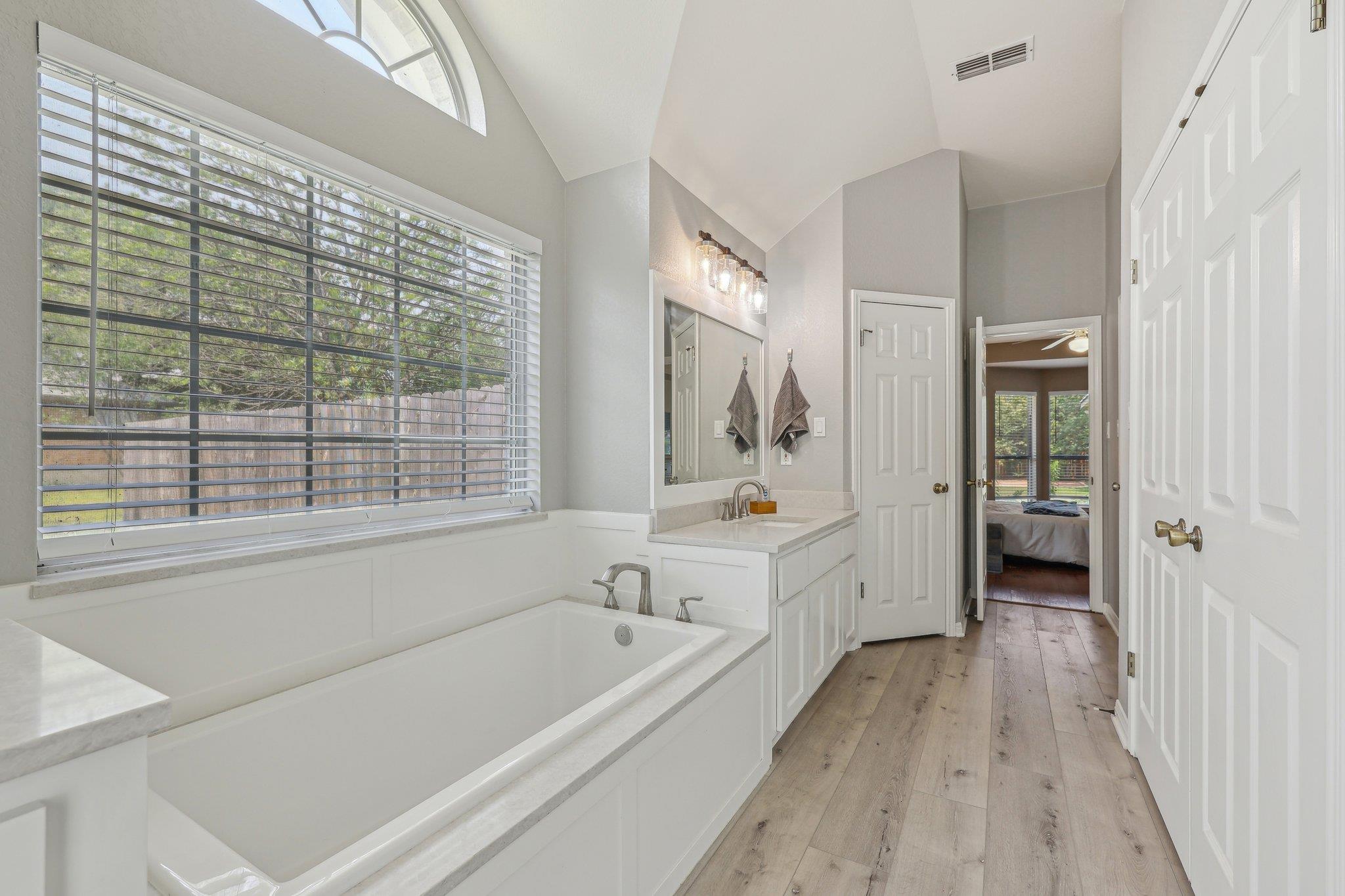 602 Leisurewoods Dr, Buda, TX 78610