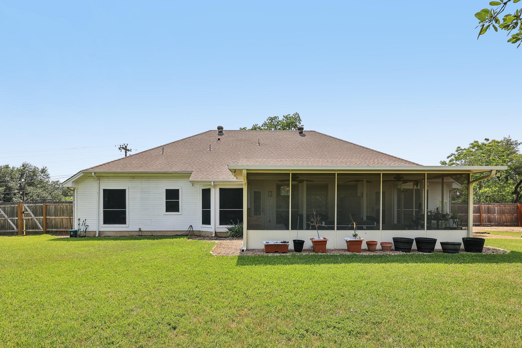 602 Leisurewoods Dr, Buda, TX 78610