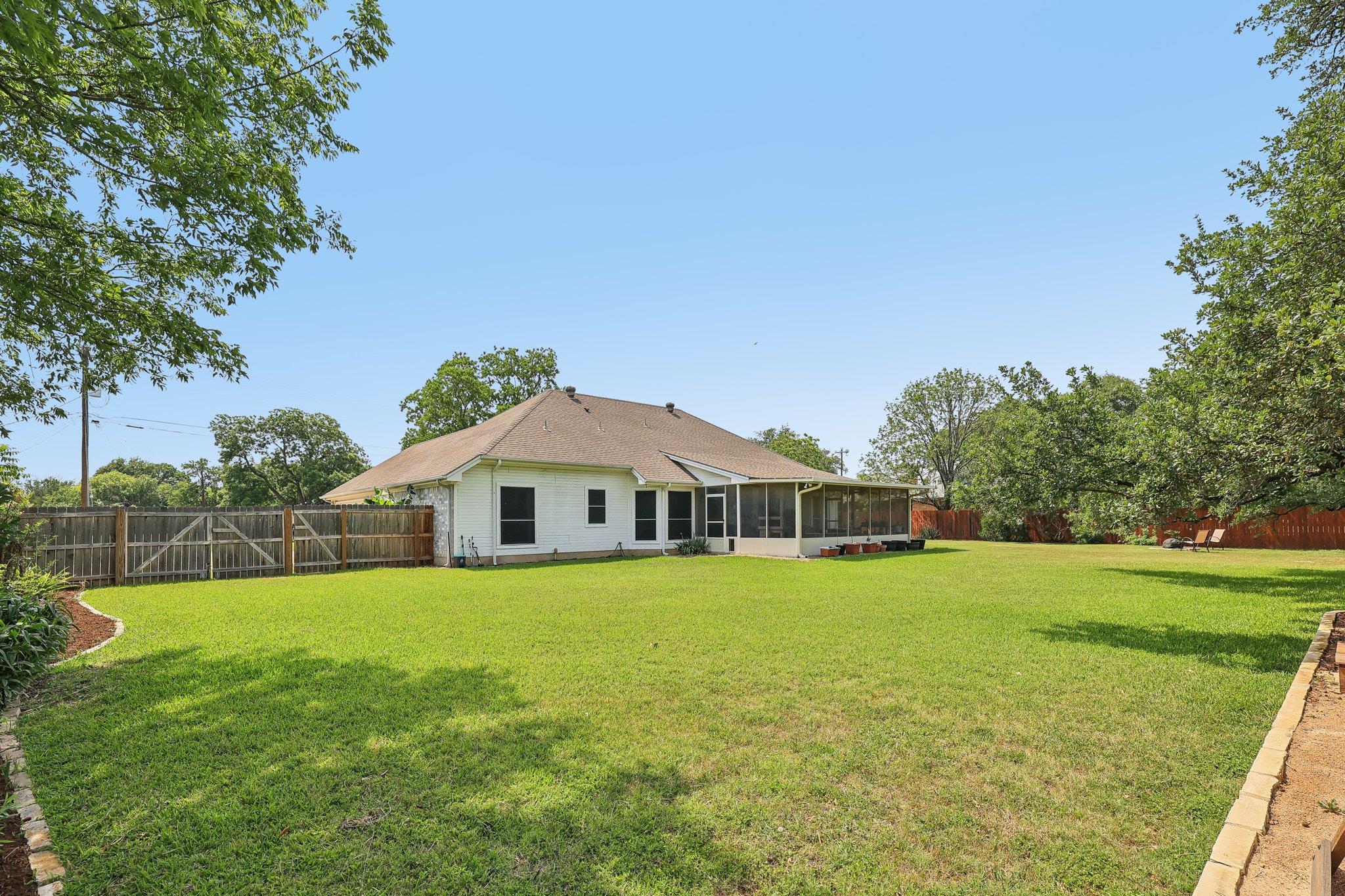 602 Leisurewoods Dr, Buda, TX 78610