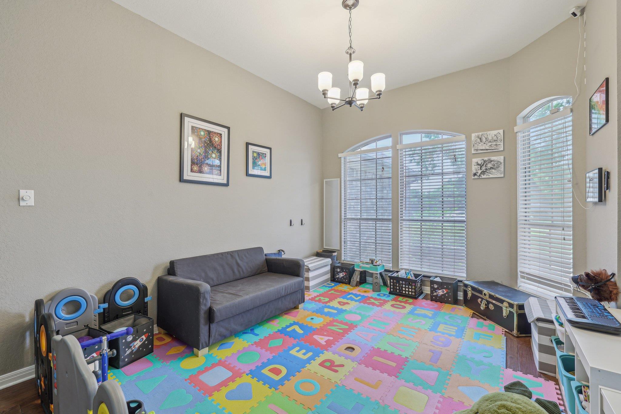 602 Leisurewoods Dr, Buda, TX 78610