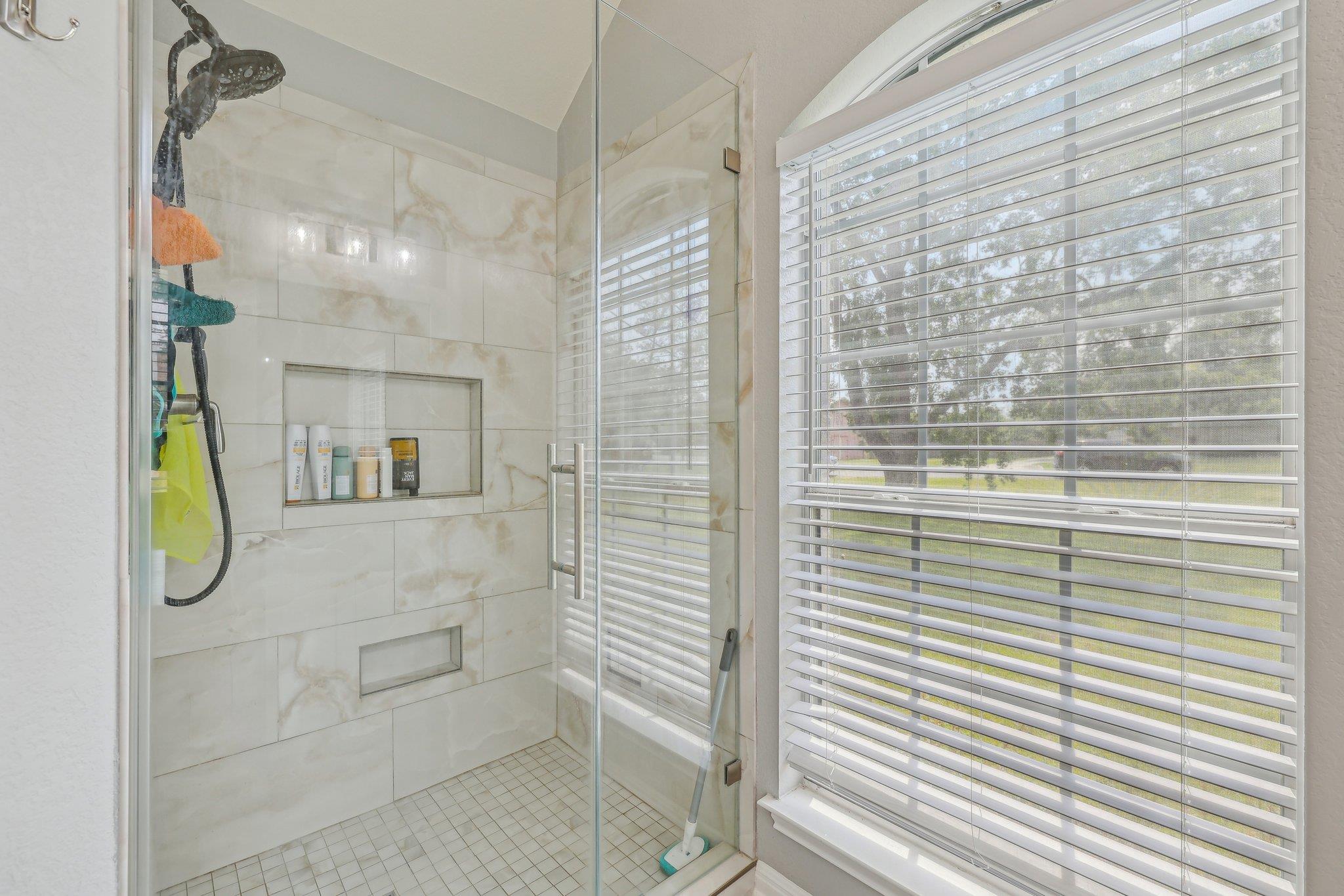 602 Leisurewoods Dr, Buda, TX 78610