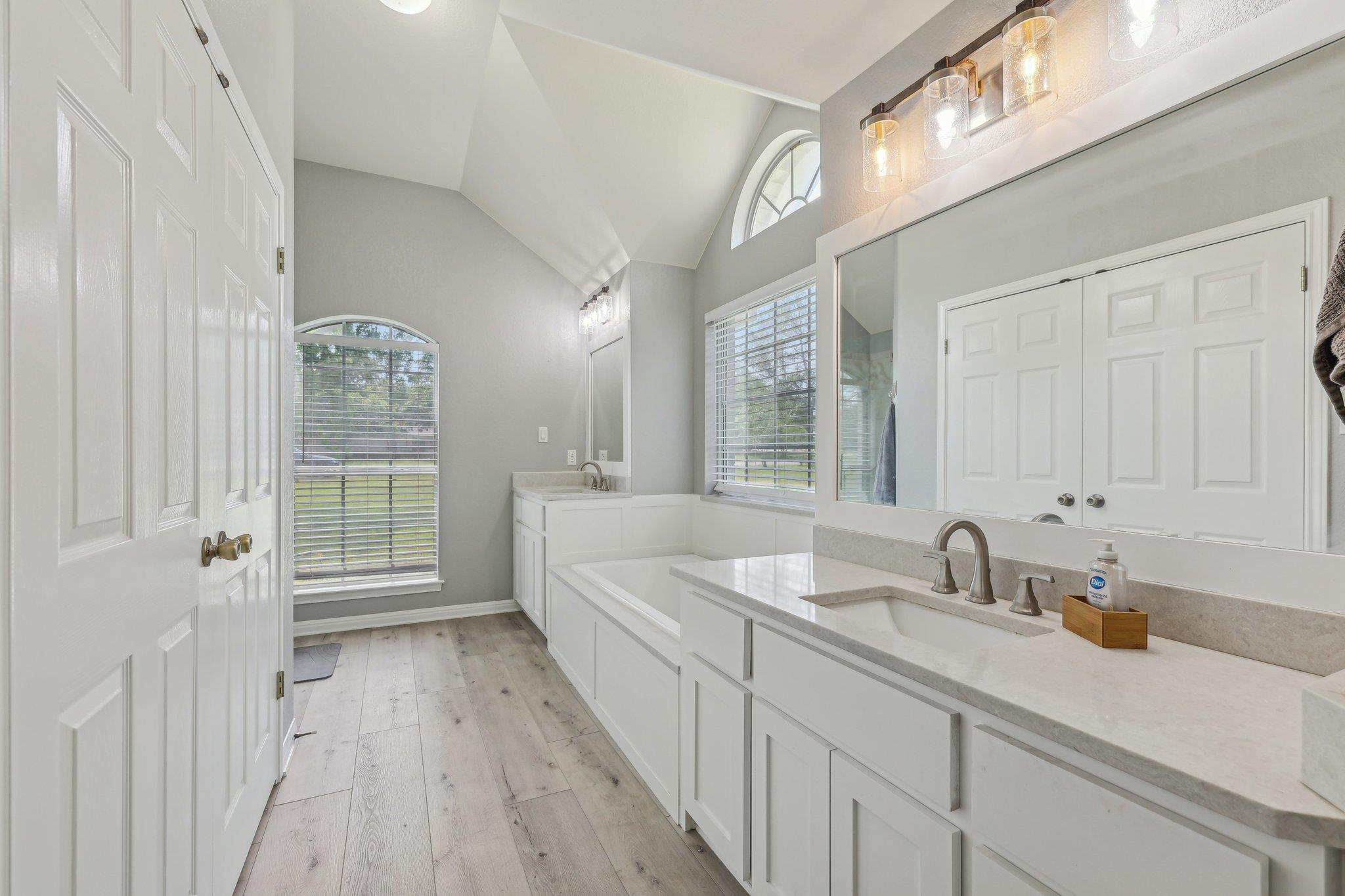 602 Leisurewoods Dr, Buda, TX 78610