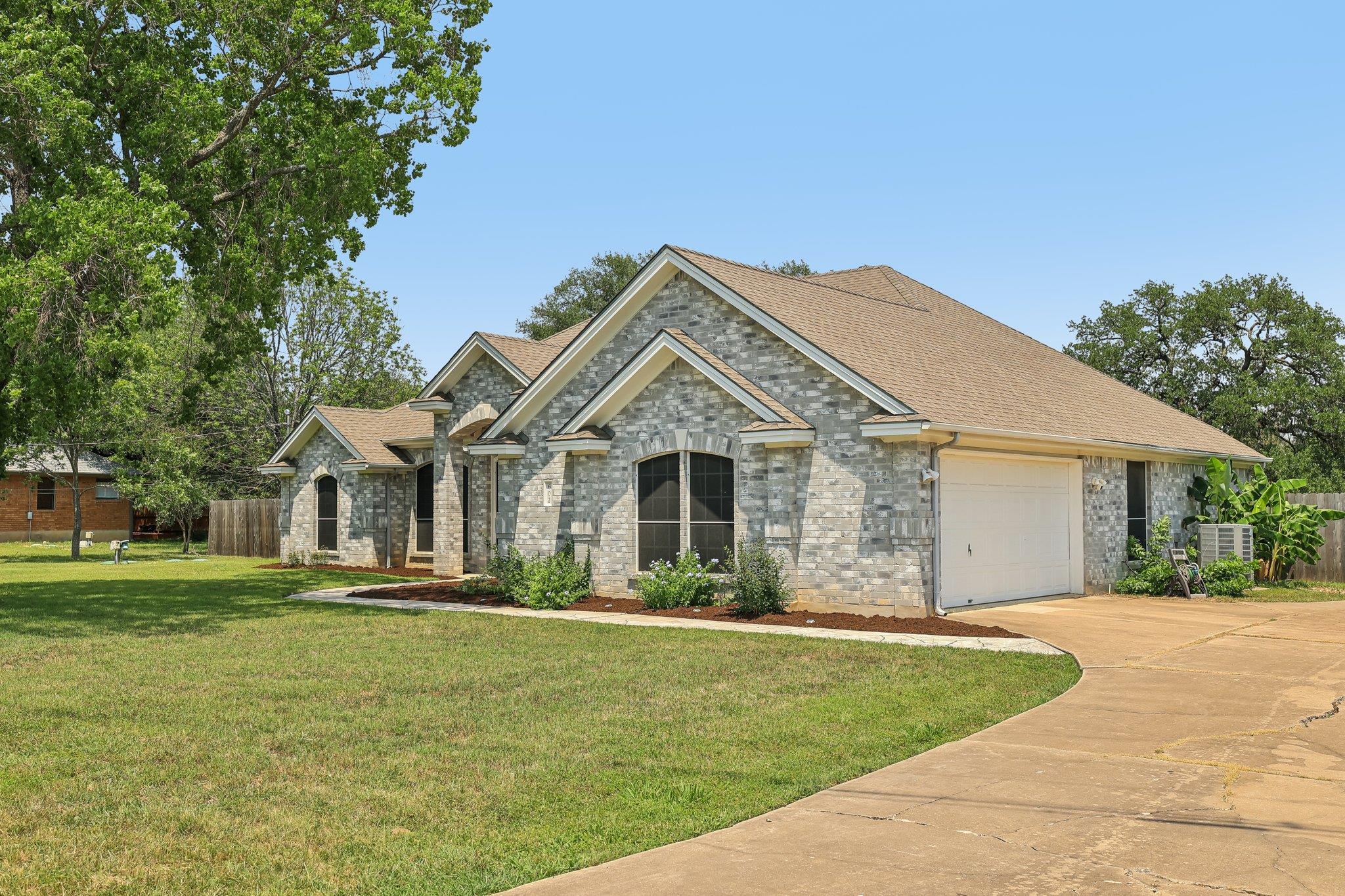602 Leisurewoods Dr, Buda, TX 78610