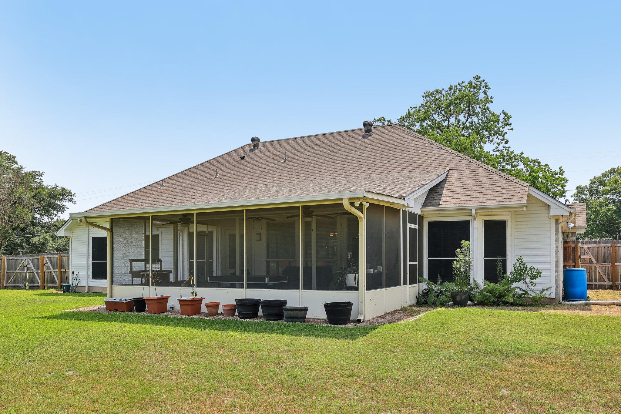 602 Leisurewoods Dr, Buda, TX 78610