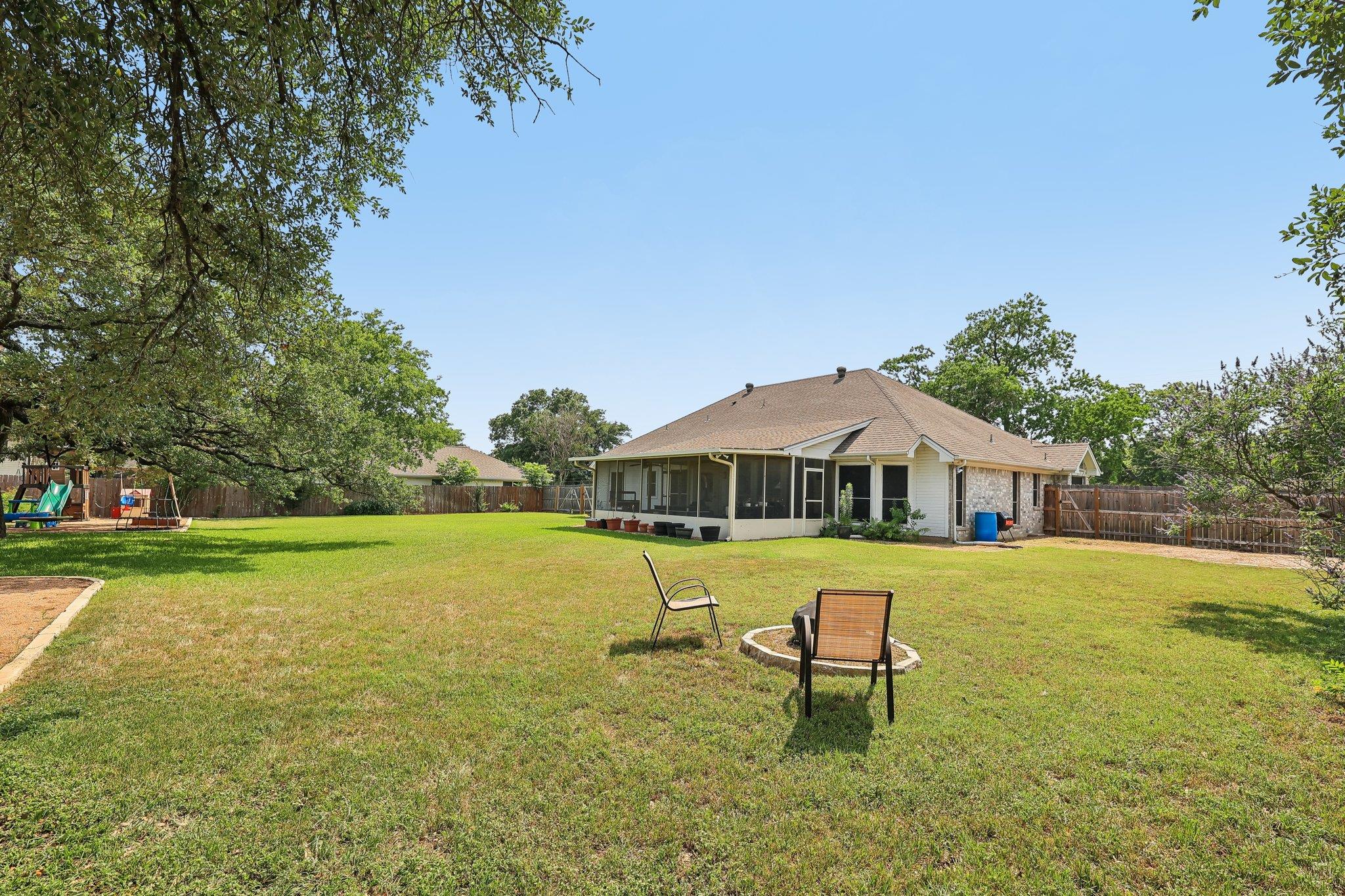 602 Leisurewoods Dr, Buda, TX 78610