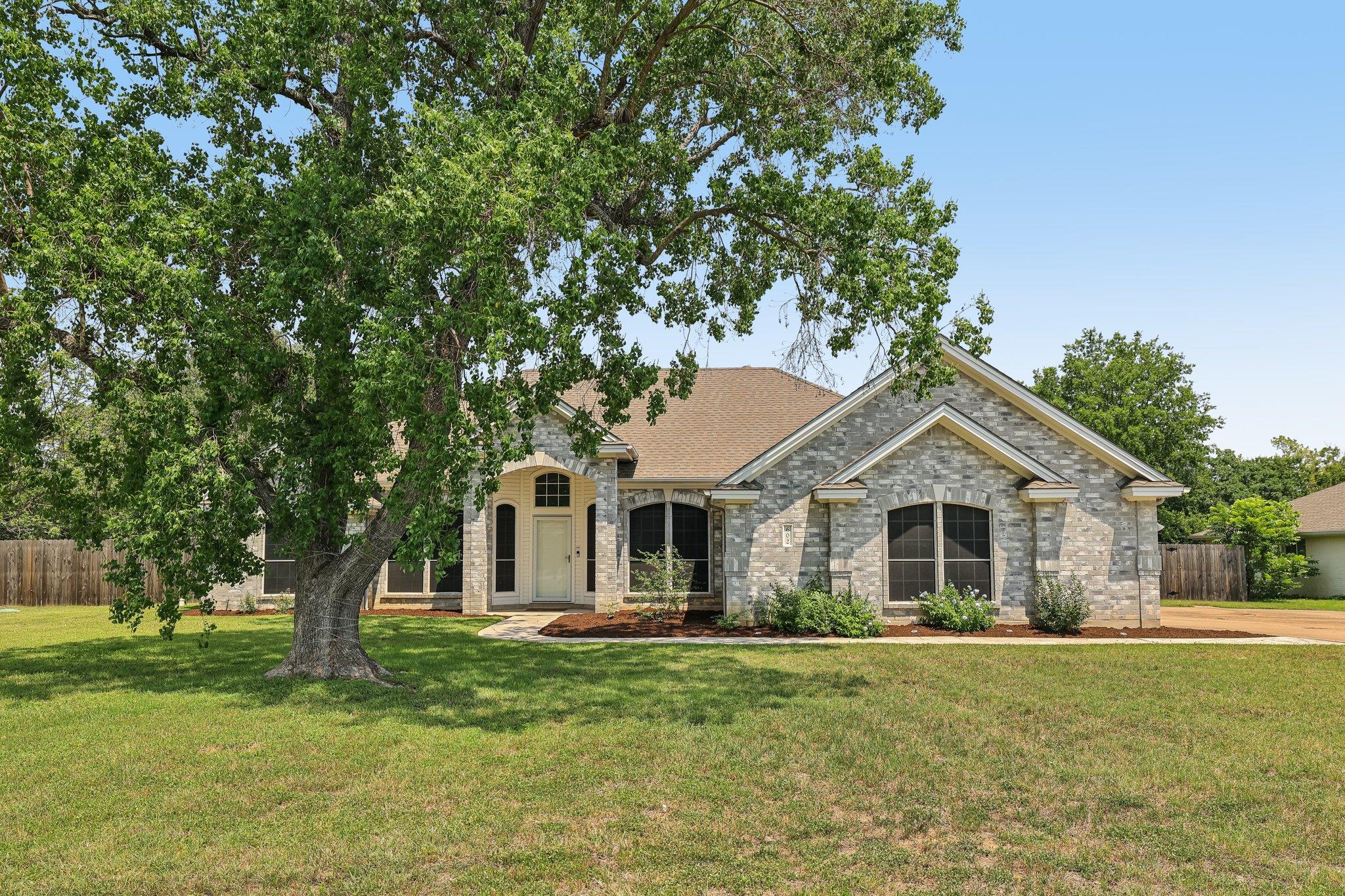 602 Leisurewoods Dr, Buda, TX 78610