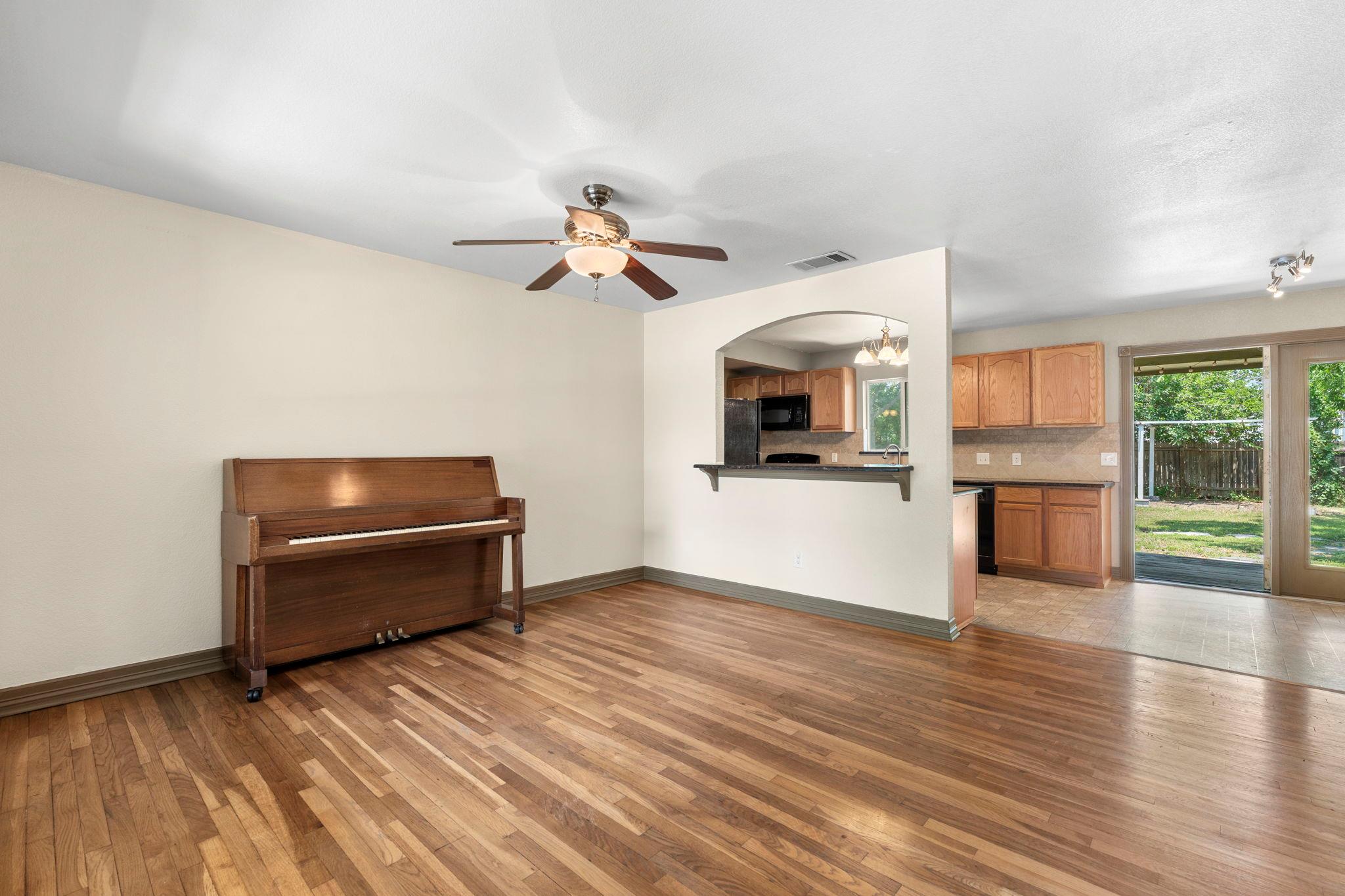 1203 Haynes St, San Marcos, TX 78666