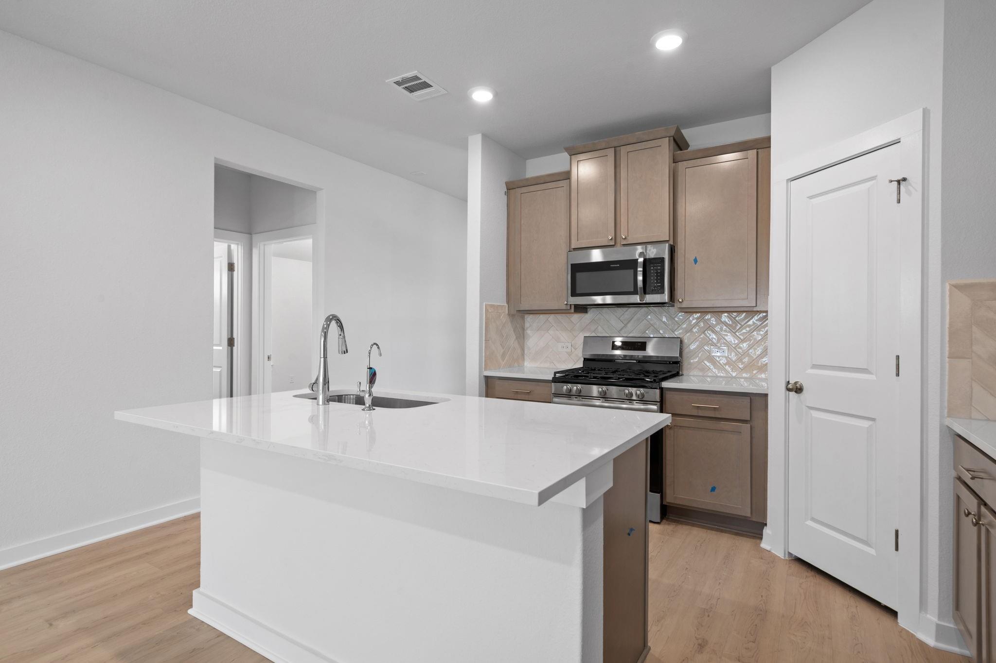 212 Brandywine Rd, Hutto, TX 78634