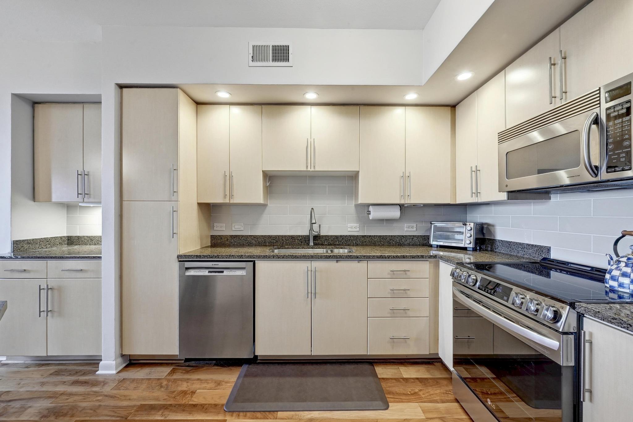 54 Rainey St # 814, Austin, TX 78701