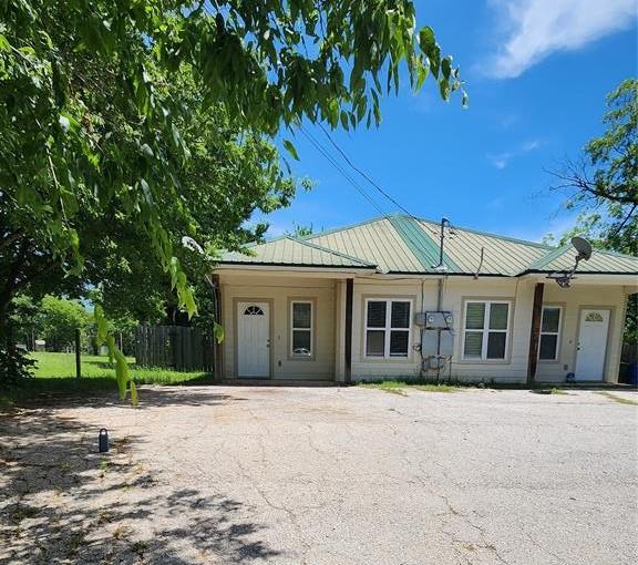 605 M L K Blvd # A, Elgin, TX 78621