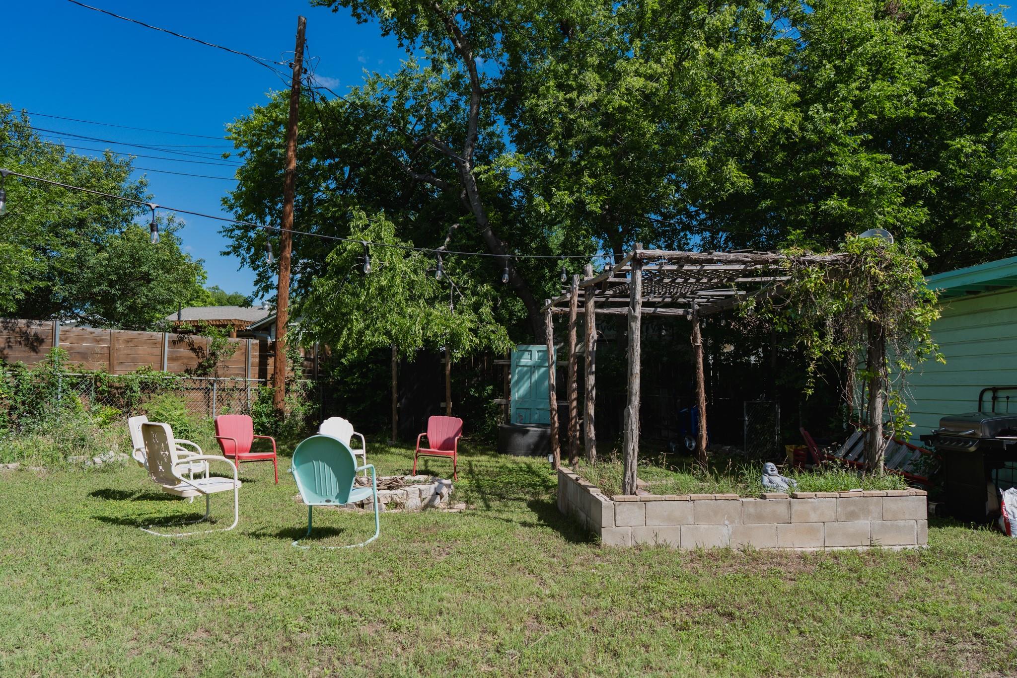 1305 Larkspur Rd, Austin, TX 78758