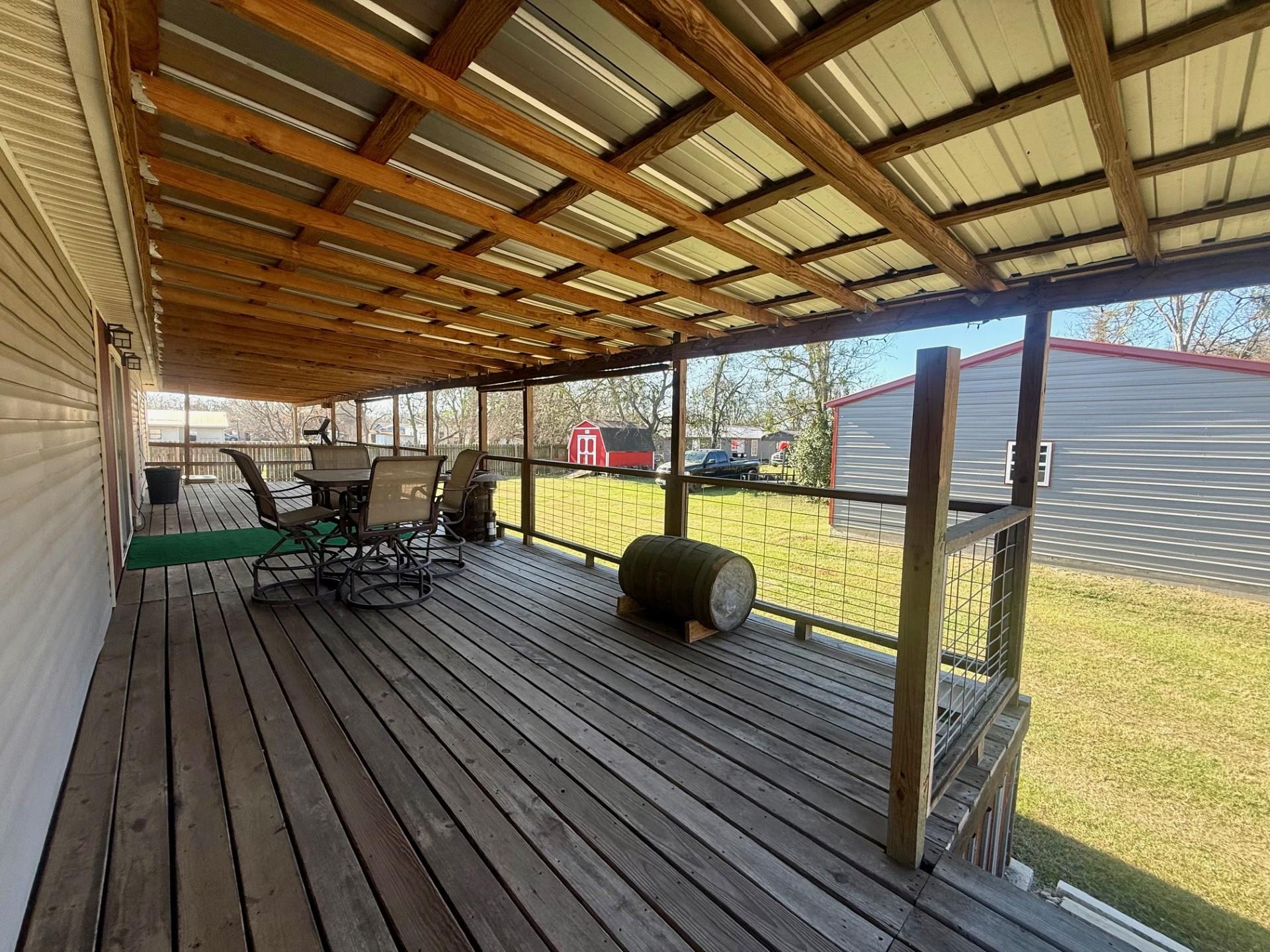 845 Caldwell St, Lexington, TX 78947