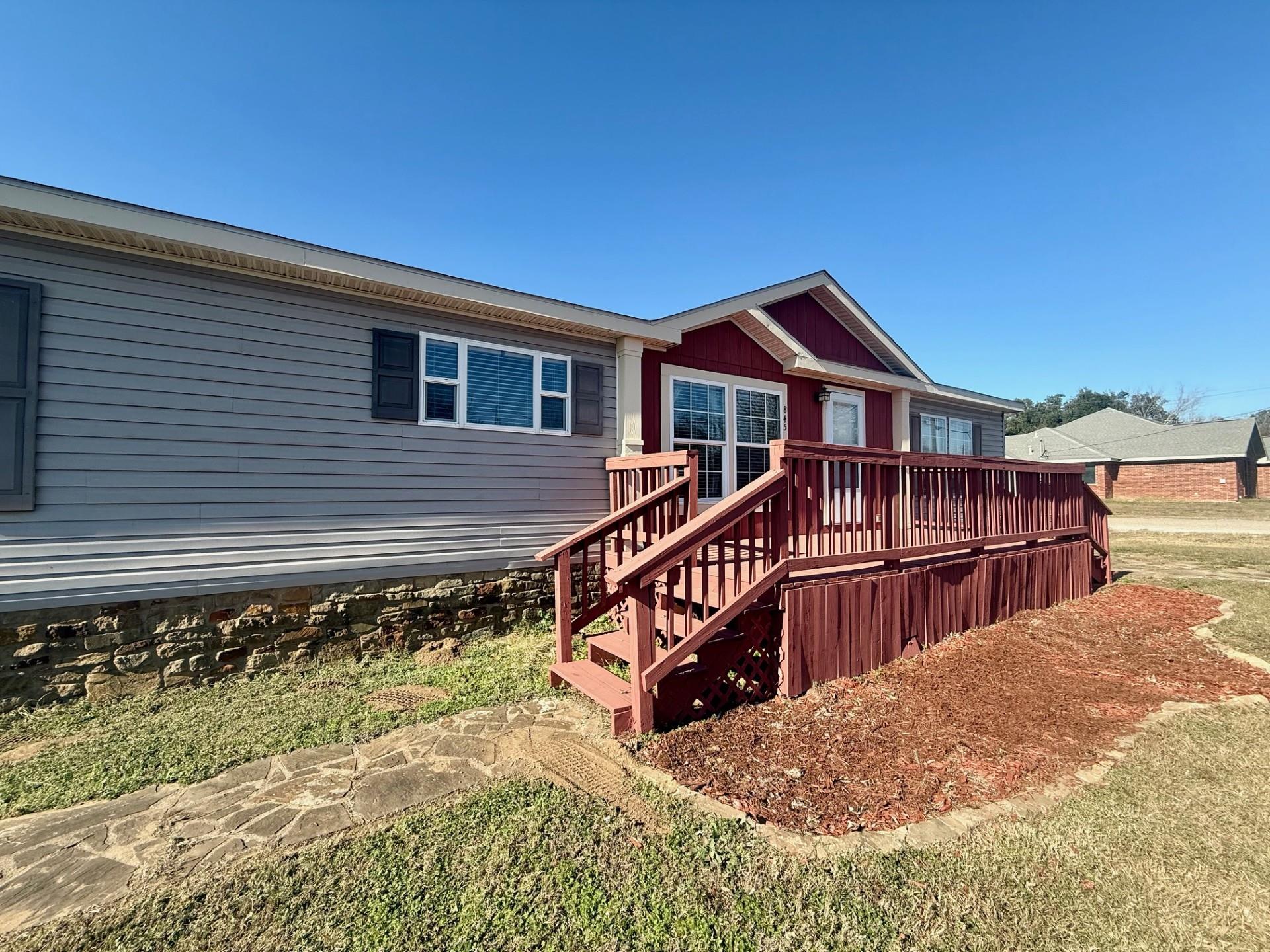 845 Caldwell St, Lexington, TX 78947