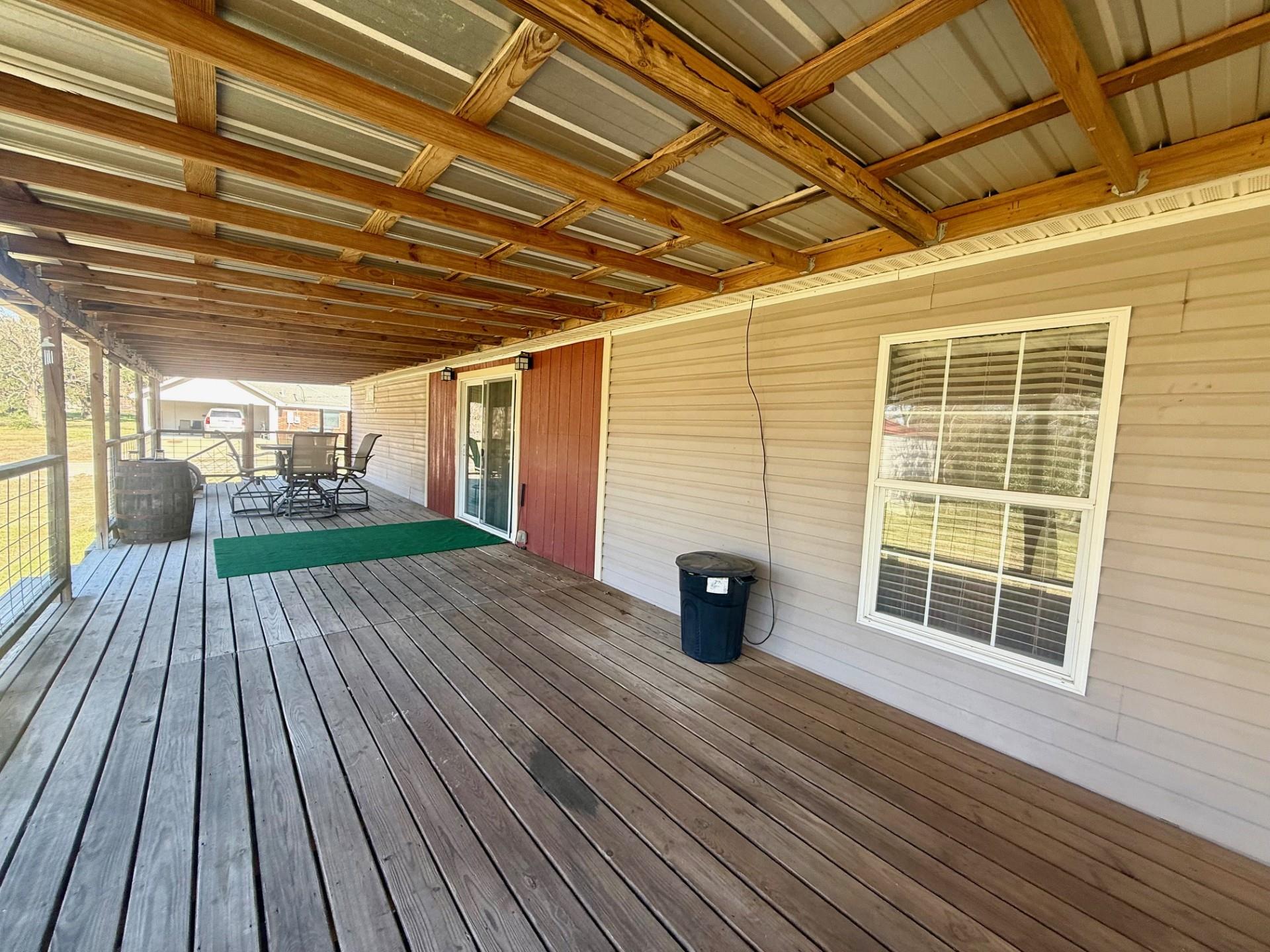 845 Caldwell St, Lexington, TX 78947